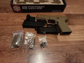 Airsoftovy Glock 19 + guličky 0,25 a greengas v cene - 2