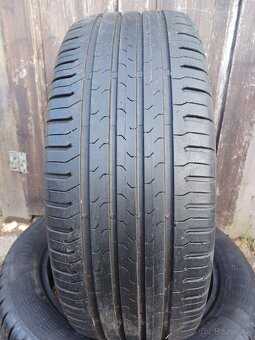 Predám 2 jazdené letné pneumatiky Continental Co 215/55 R17 - 2