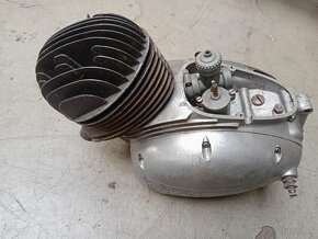 Kryt karburátoru a motor  jawa 150/351,352 - 2