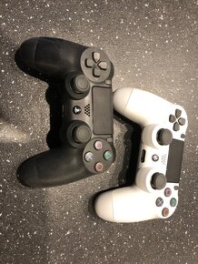 Predam Playstation PS4 + 2 ovladace DUALSHOCK - 2