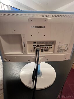 Monitor Samsung LT24D391 - 2