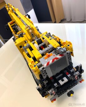 LEGO Technic 42009 Mobile Crane Mk II (2013) - 2