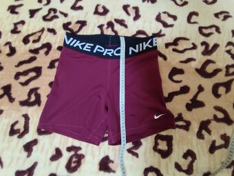 Športové dámske šortky Pro Nike Dry fit veľ.M, max šírka v p - 2