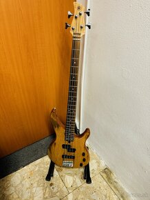 Basgitara Yamaha - 2