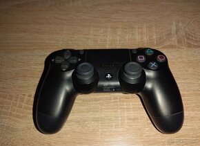 Ovládač na PS4 - 2