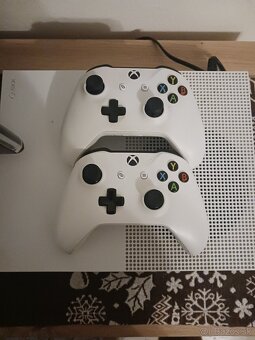 Predám Xbox One S - 2