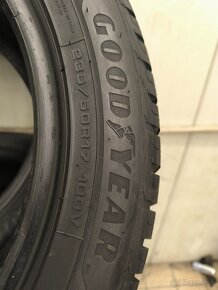 Goodyear Ultragrip 235/50 R17 100V - 2