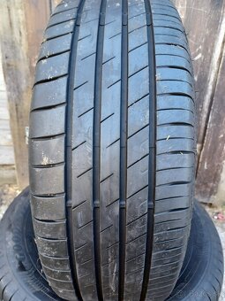 Predám 2 jazdené letné pneumatiky Goodyear Effice 215/60 R16 - 2