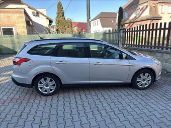 Ford Focus 1.6 77kW 2012 99632km 1.majitel serviska - 2