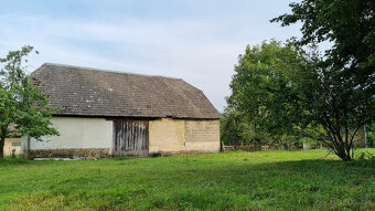 POLOSAMOTA STODOLA A POZEMOK 1080m2 PODKYLAVA - VOĽNÁ - 2