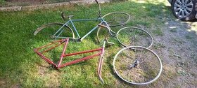 Bicykle staré kostry, kolesá, nosič - 2