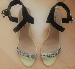 Žlto-čierne sandále New Look - 2