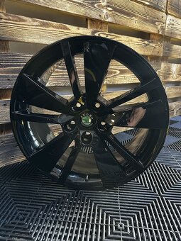 Škoda Superb III -  orig. ALU disky 5x112 R18 - 2