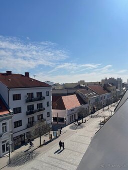 NA PREDAJ: Veľký a nadštandardný  3 izbový byt nad pešou zón - 2