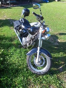 Suzuki GZ 250  MARAUDER - 2