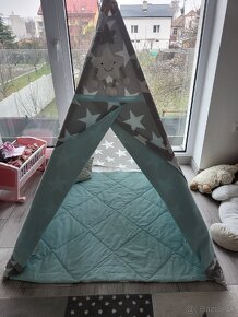 Teepee stan s kobercom a plysakmi - 2