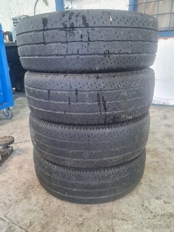 215/70 R15C - 2