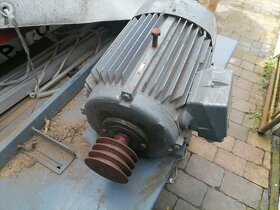 Predám 10kw 2940ot elektromotor s remenicou - 2