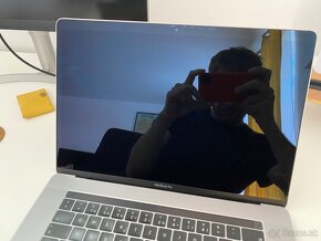 Macbook Pro 15" rocnik 2018 s touchbarom - 2