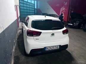 Kia Rio 1,3i benzín havarované - 2