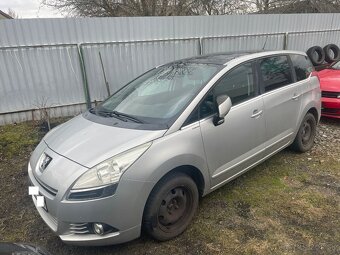 Peugeot 5008 1.6i 115kw, r.7/2011, klima, poškozen motor - 2