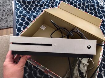 Xbox one S po synovi + 2 ovládače+ 6 hier - 2