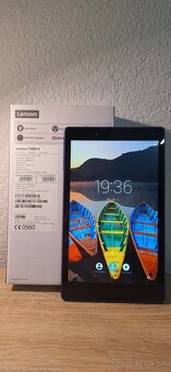 • Tablet značky Lenovo TAB3-850M • - 2