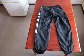 Športové nohavice značky Adidas veľkosť M - 2