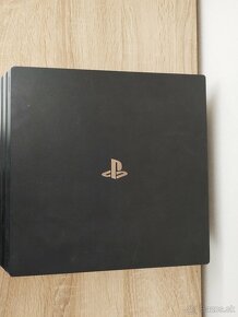 PS 4 Pro 1TB + chladič - 2