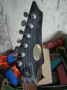 Elektrická gitara STAGG s gitarovým kombom ZOOM FIRE - 2