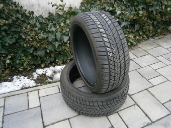 Predám 2x celoročné pneu MOMO 225/40 R18 92YXL - 2