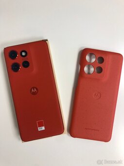 Motorola edge 50 neo PANTONE Poinciana - 2