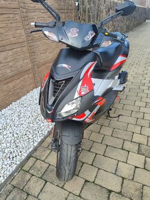 Skúter Aprilia SR 50 - 2