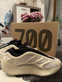 yeezy 700 - 2