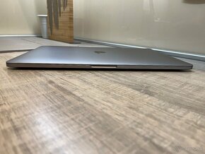 Macbook Pro  15,4 16gb RAM 256 HDD TouchBar 2018 - 2