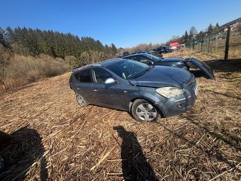 KIA Ceed 1.6 crdi Rozpredam na náhradné diely - 2