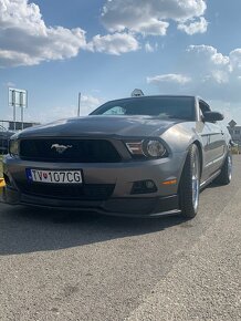 Ford Mustang 4V6 automat - 2