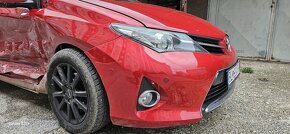 Toyota Auris 1,6 M6M/T havarovaná - pojazdná - 2