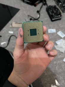 AMD Ryzen 5 2600 - 2