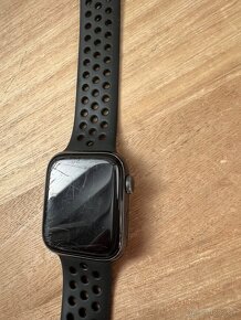 Apple watch 5 nike čierne - 2