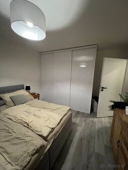 2izb. lodžia, 64m2 plus lodžia, rekonštrukcia -zariadený, BB - 2