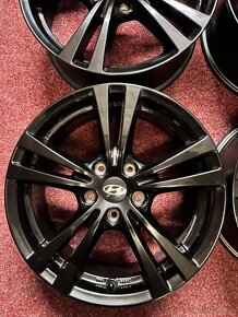 5x114,3 R17 Originál alu Hyundai - černé - ET 47 - 2