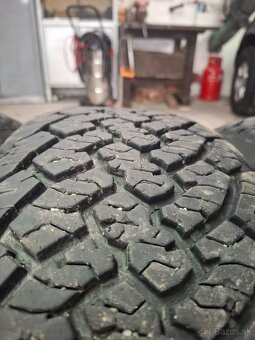 Pneu 235/70/R16 - 2