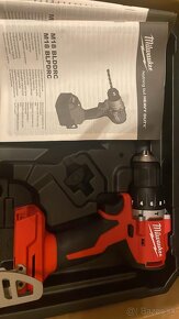 MILWAUKEE M18™ AKU VŔTAČKA S PRÍKLEPOM - KOMPAKTNÁ - 2