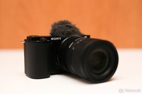 Sony ZV-E10 + Sigma 18-50mm f/2,8 DC DN - 2