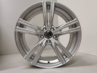 #43 Vw Passat IT Wheels 8X19 ET47 5X112 Silber - 2