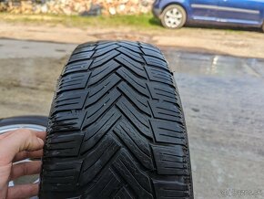 Predám kolesá R15 so zimnými pneu Michelin 195/65 na Škodu - 2