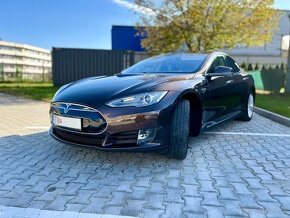 TESLA model S 85 s bezplatným nabíjaním - 2