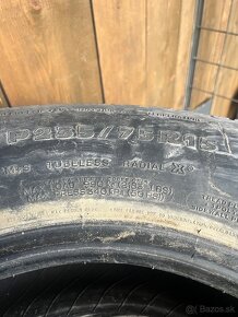 235/75 R15 - 2