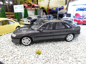 model auta Renault Safrane Bi-turbo Otto mobile 1:18 - 2